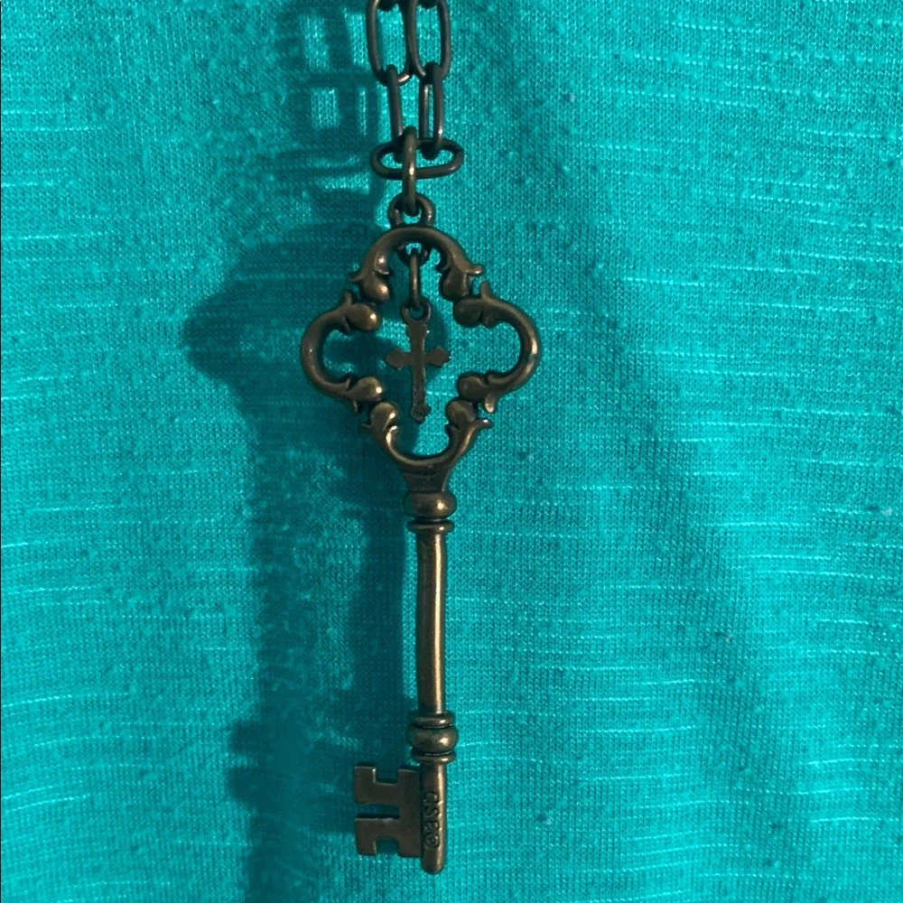 Vintage Inspired Bronze Key Pendant Necklace with 15” chain EUC - Picture 1 of 4
